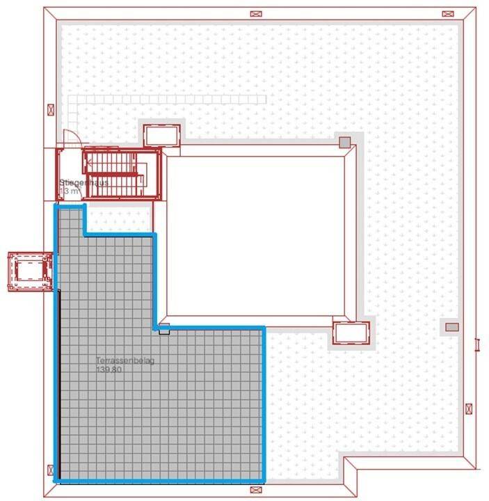 Grundriss eines Dachgeschosses mit Treppenhaus und einer großen Terrassenfläche.