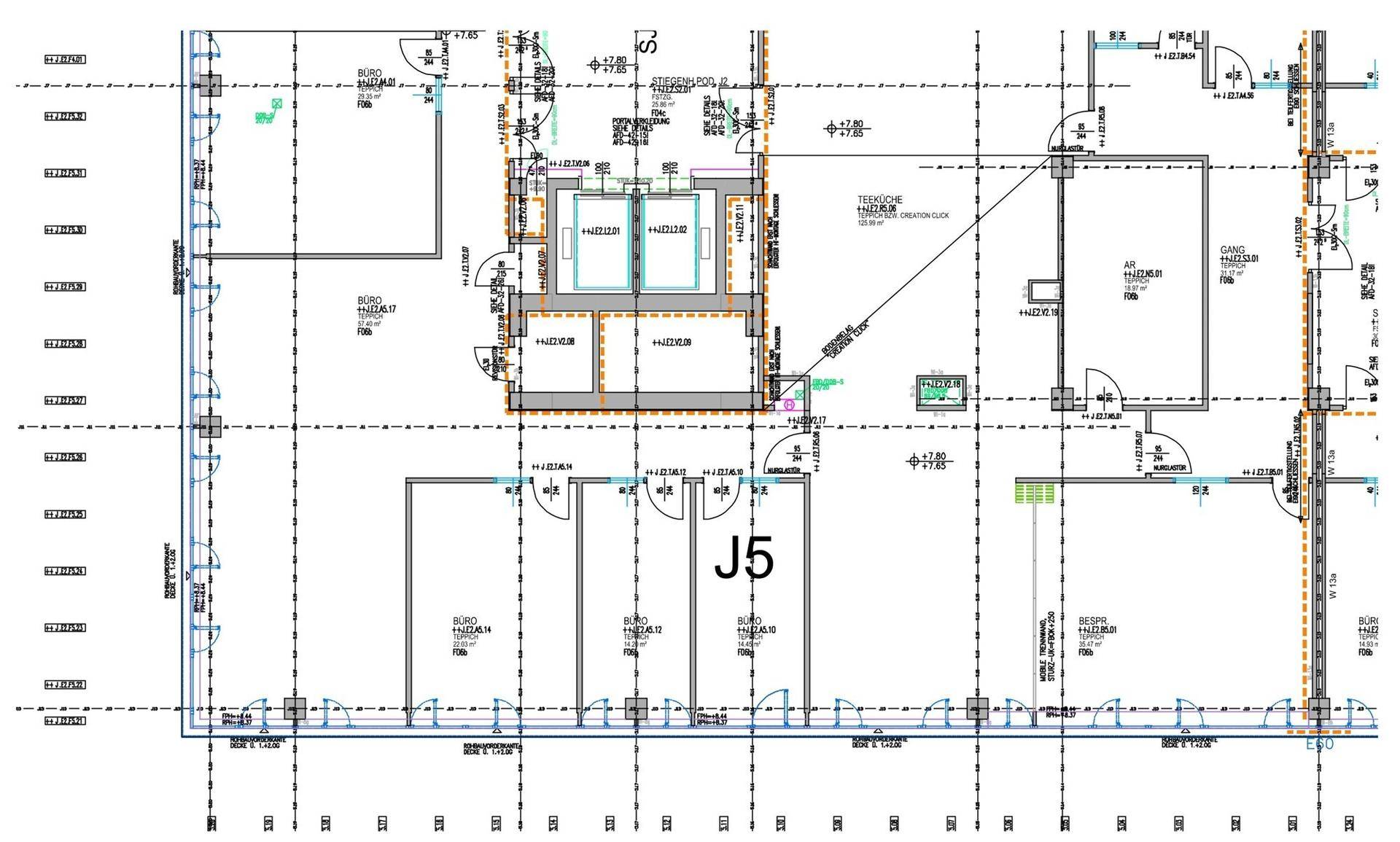 Übersichtlicher Grundriss eines weiteren Geschosses mit verschiedenen Büroeinheiten und Zugang zu Treppen und Aufzügen.
