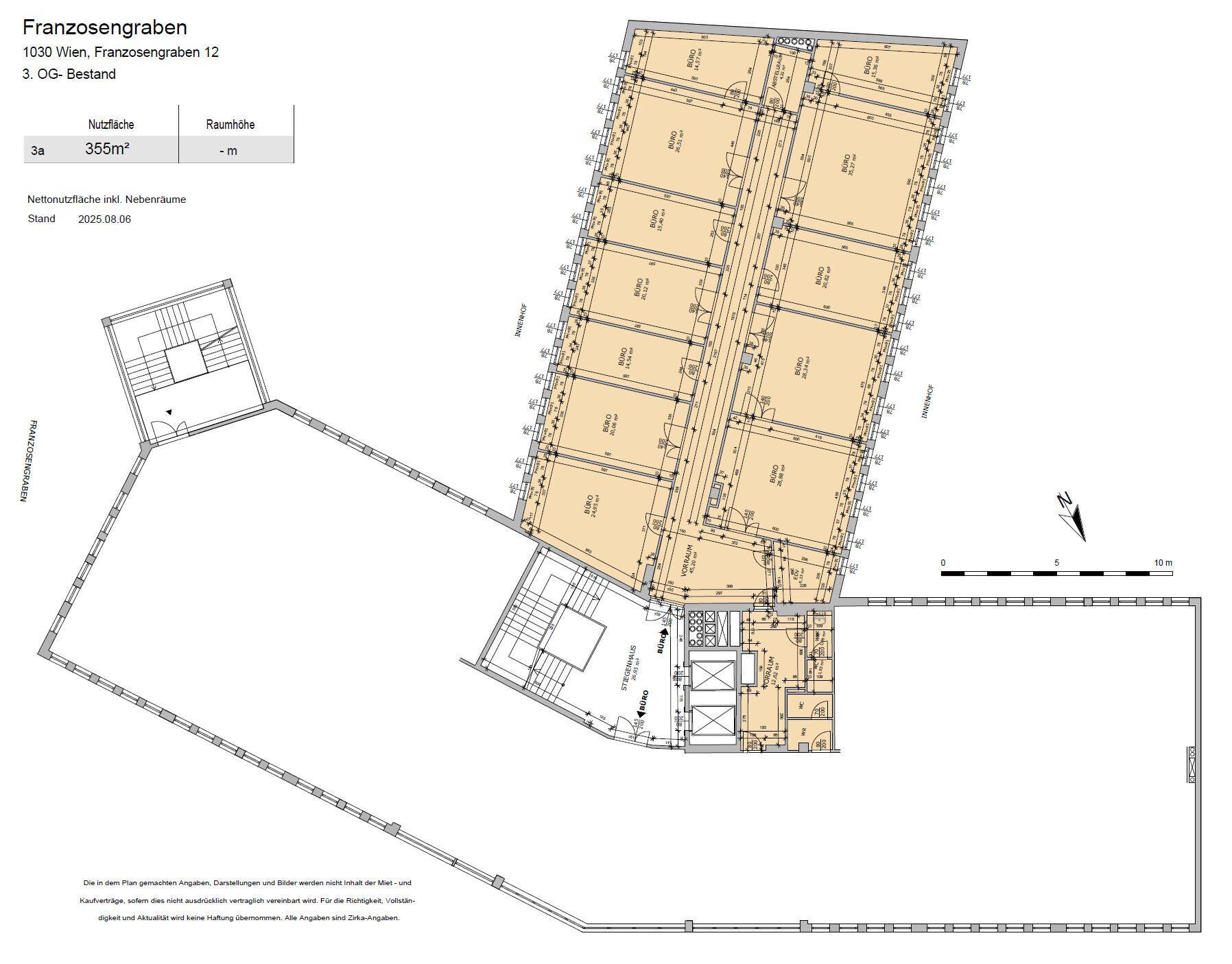 Detaillierter Grundriss eines Bürogebäudes mit mehreren Büroeinheiten und Treppenhaus.
