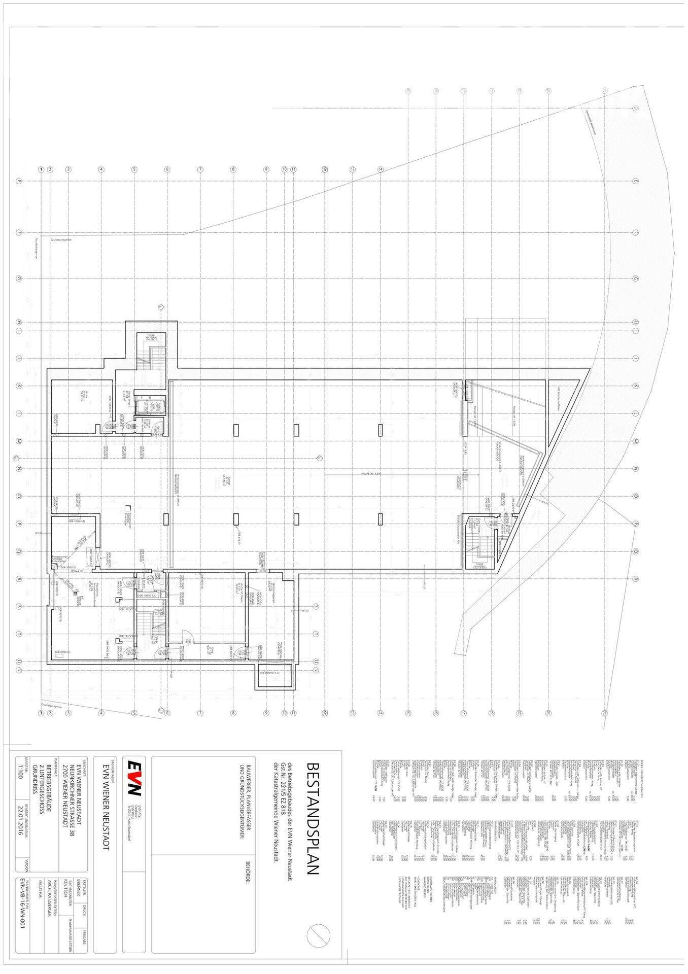 Detaillierter Grundrissplan eines Gebäudegeschosses mit klarer Struktur und verschiedenen Funktionsbereichen.