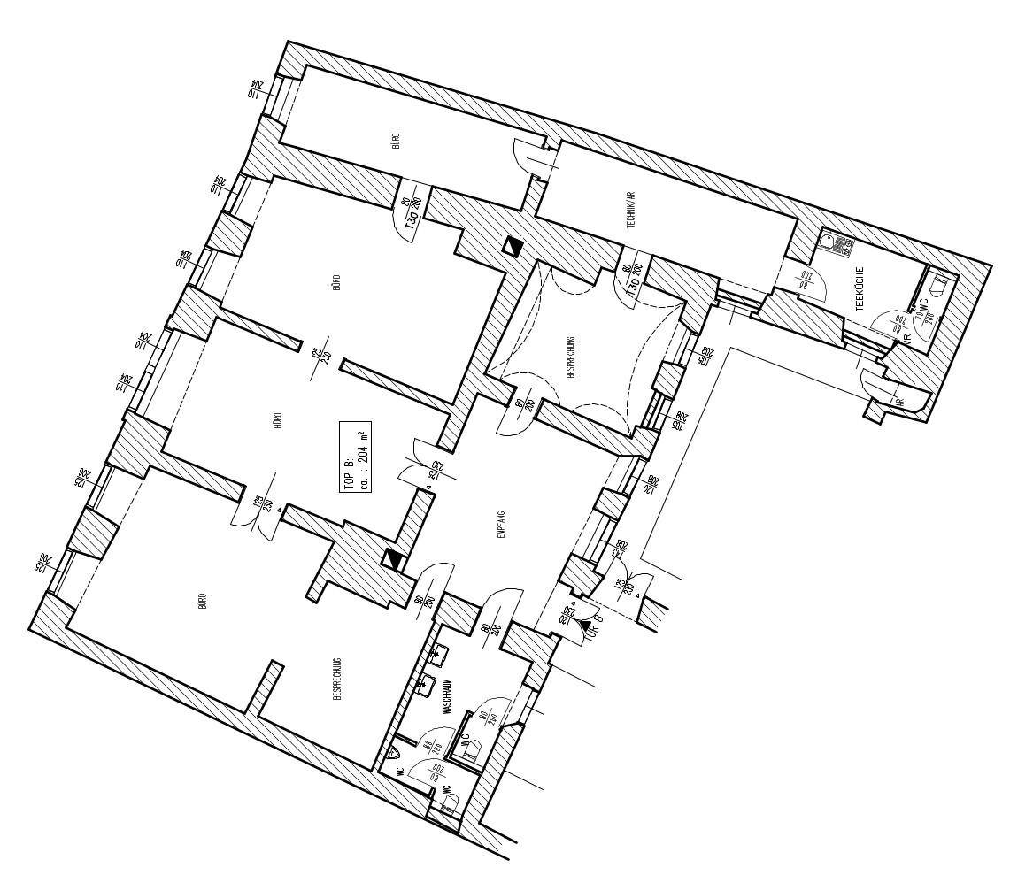 Detaillierter Grundriss mit mehreren Büroräumen, Empfangsbereich und Teeküche auf 204 m².