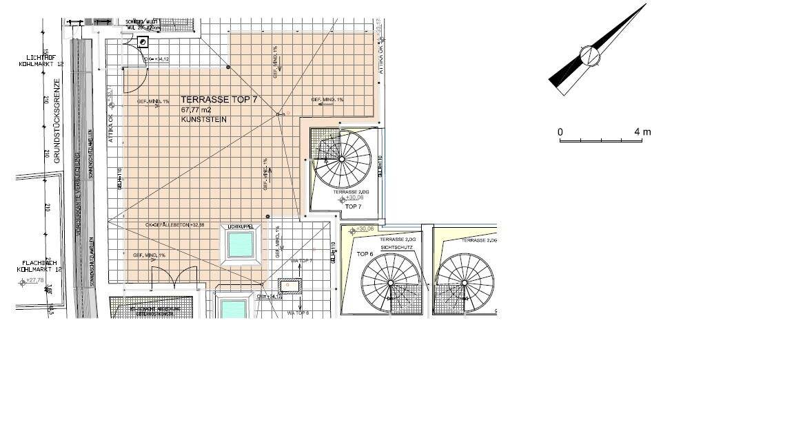 Grundrissplan zeigt eine großzügige Dachterrasse mit weiteren kleineren Terrassenbereichen.
