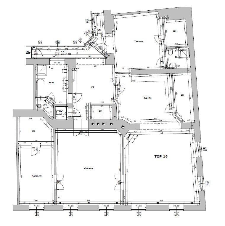 Grundriss der Wohnung TOP 16 mit mehreren Zimmern, Küche und zwei Bädern.