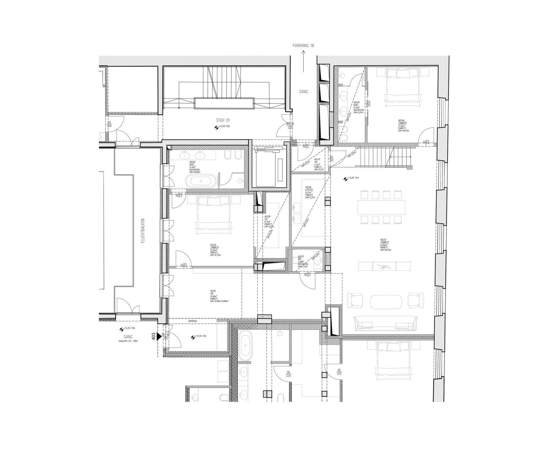 Detaillierter Grundriss der Immobilie mit mehreren Zimmern und Bädern.