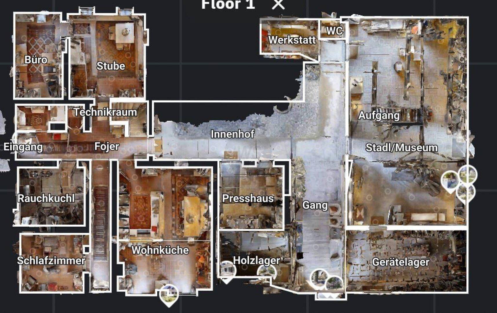 Grundriss des Erdgeschosses mit Innenhof, Wohnküche, Schlafzimmer und Museumsbereich.