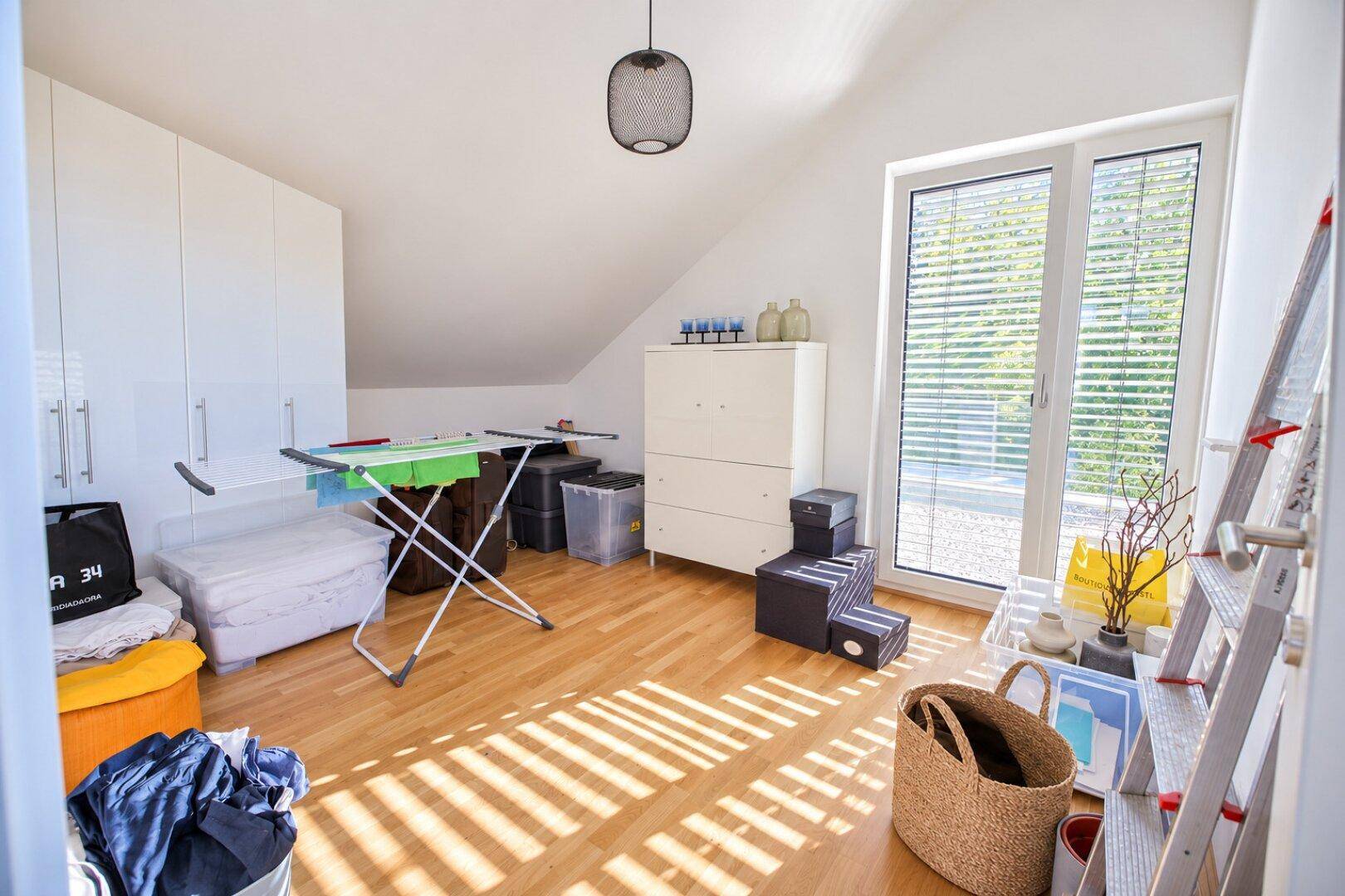 Schlafzimmer oder Ankleideraum 1.OG
