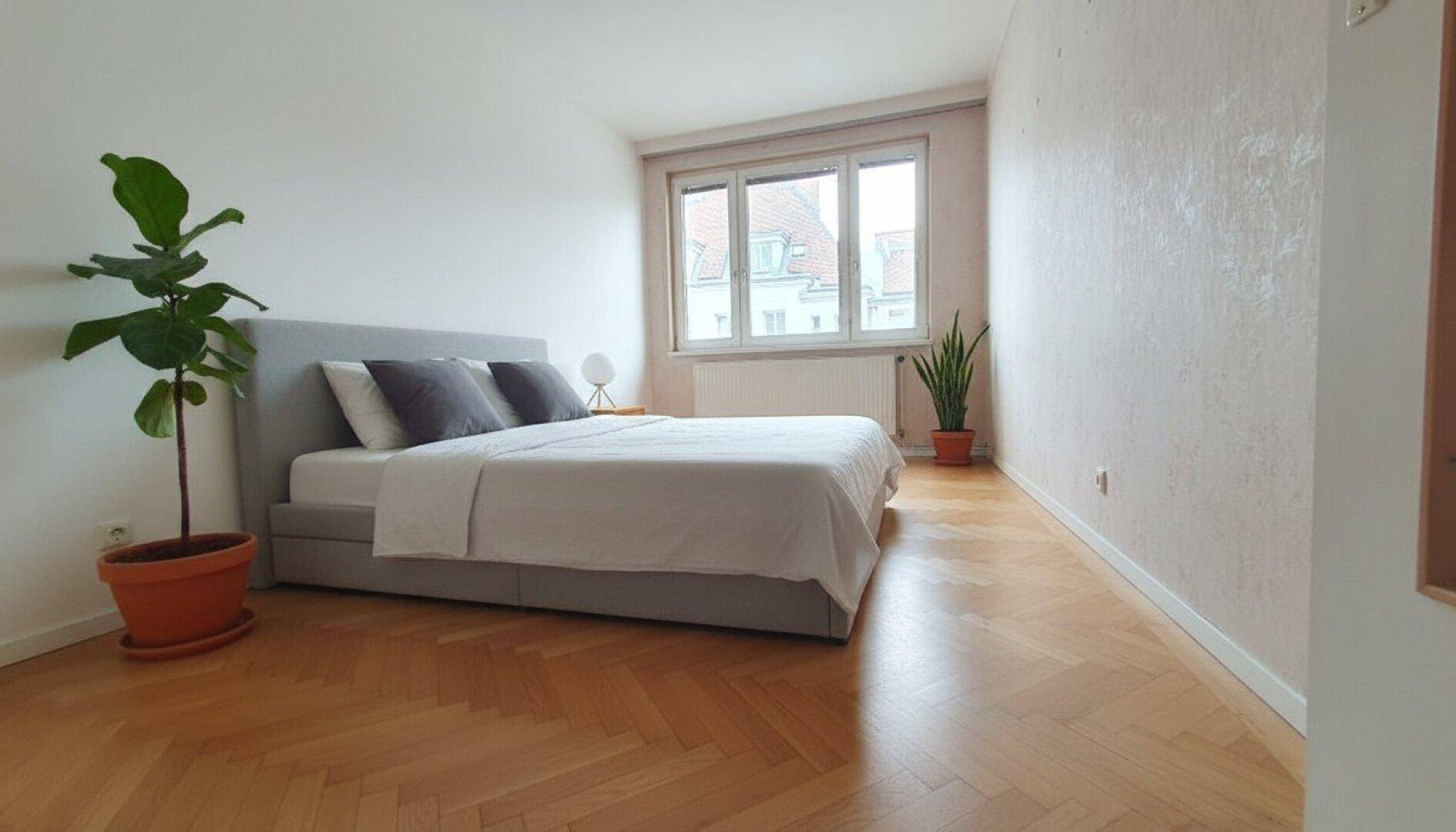 Schlafraum Renovierungs- und Einrichtungsbeispiel