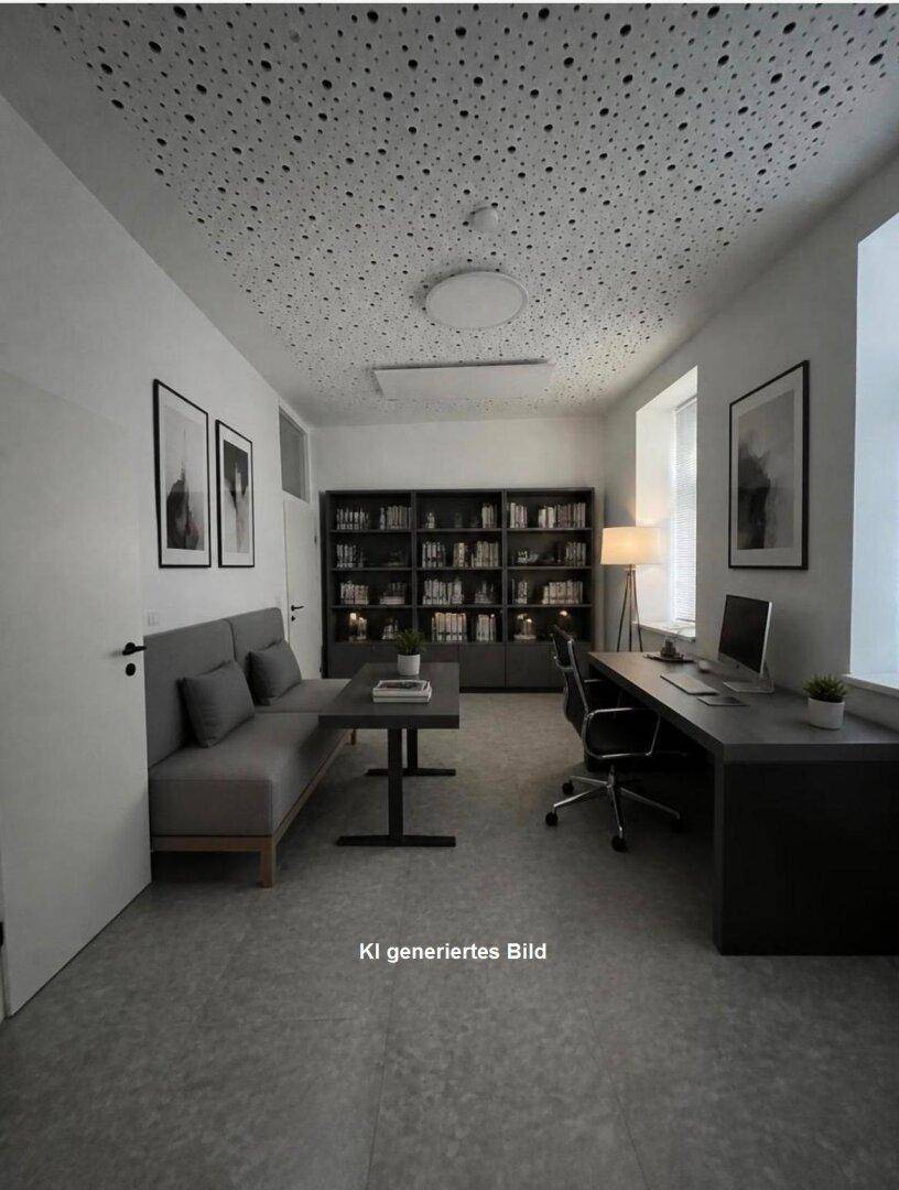 Geräumiges Büro mit großem Schreibtisch, bequemer Sitzbank und einem Bücherregal für Arbeitsmaterialien.