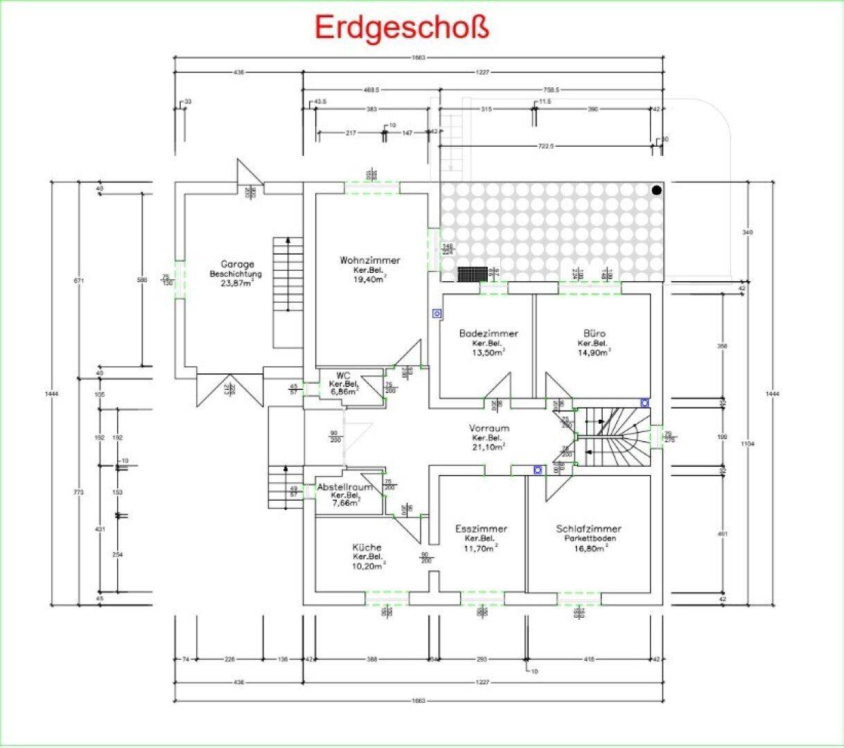 Grundriss des Erdgeschosses mit Wohnzimmer, Küche, Bad, Büro und Garage.