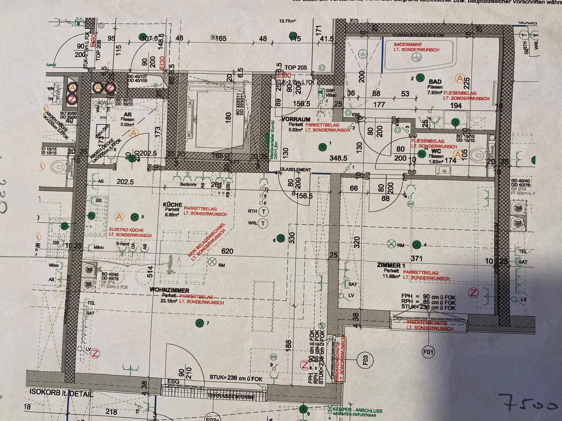 Detaillierter Grundriss einer Wohnung mit mehreren Zimmern und Nasszellen.