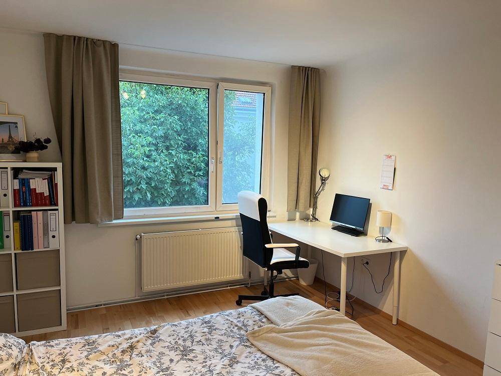 12 Zimmer 18 m² Arbeitsplatz