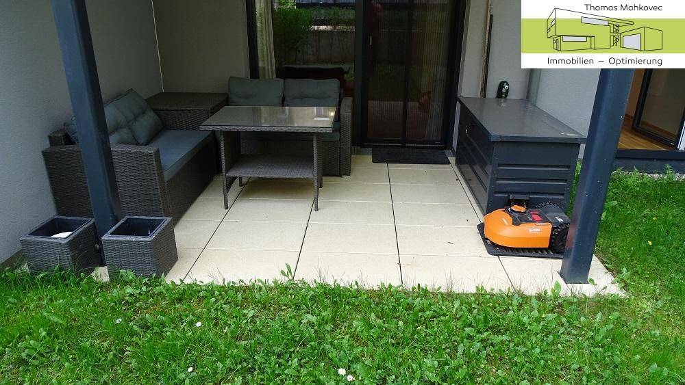 1 Terrasse mit grün