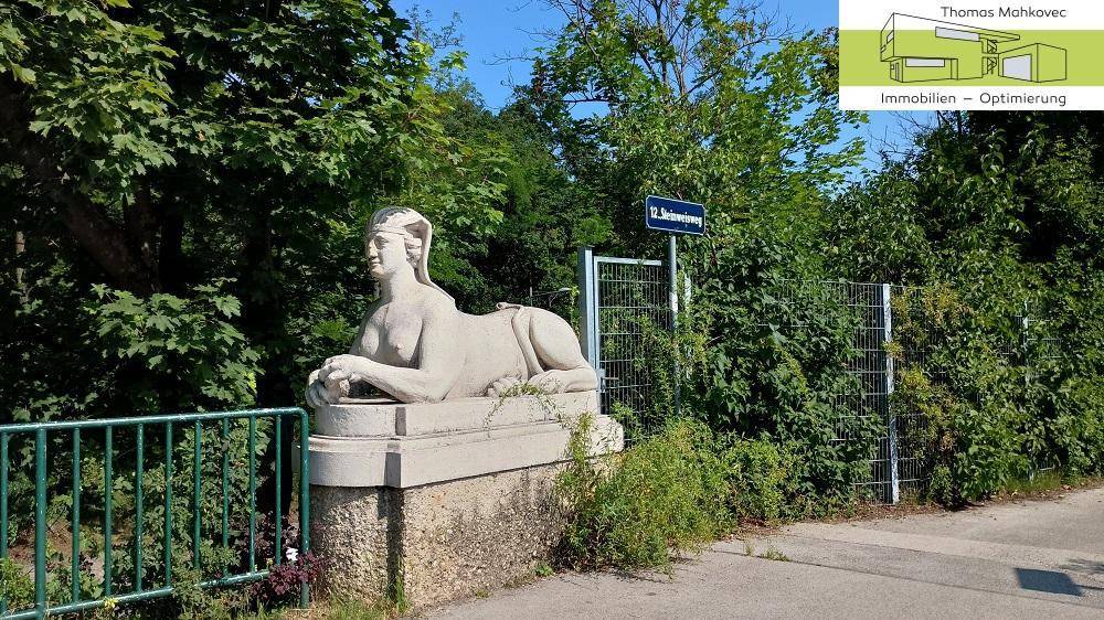 1 Statue