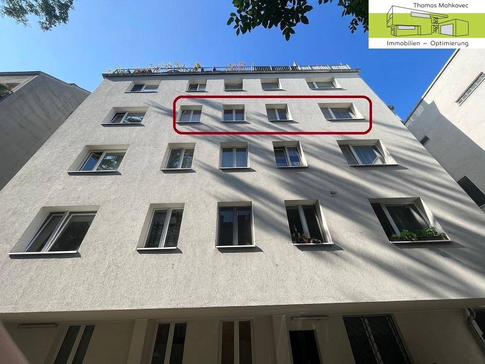 1 RUHIGE HOFGRÜNLAGE