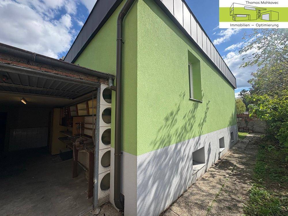 1 Haus mit Garage