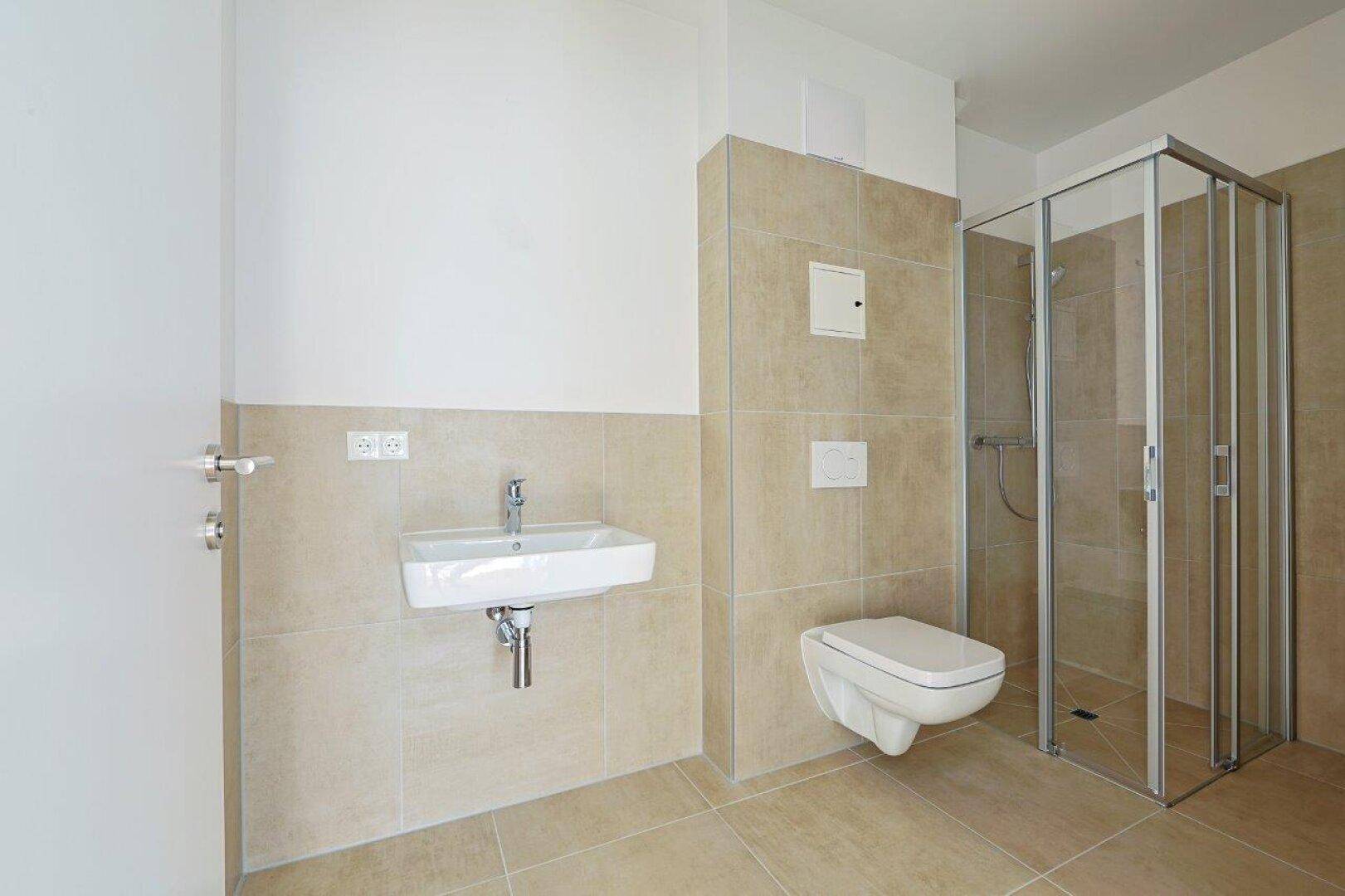 Badezimmer samt Toilette