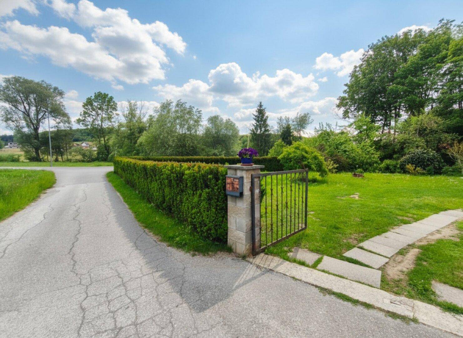 WOHNEN IM GRÜNEN | EINFAMILIENHAUS | GARAGE | GROSSZÜGIGES GRUNDSTÜCK I ROTO IMMOBILIEN - Mehr