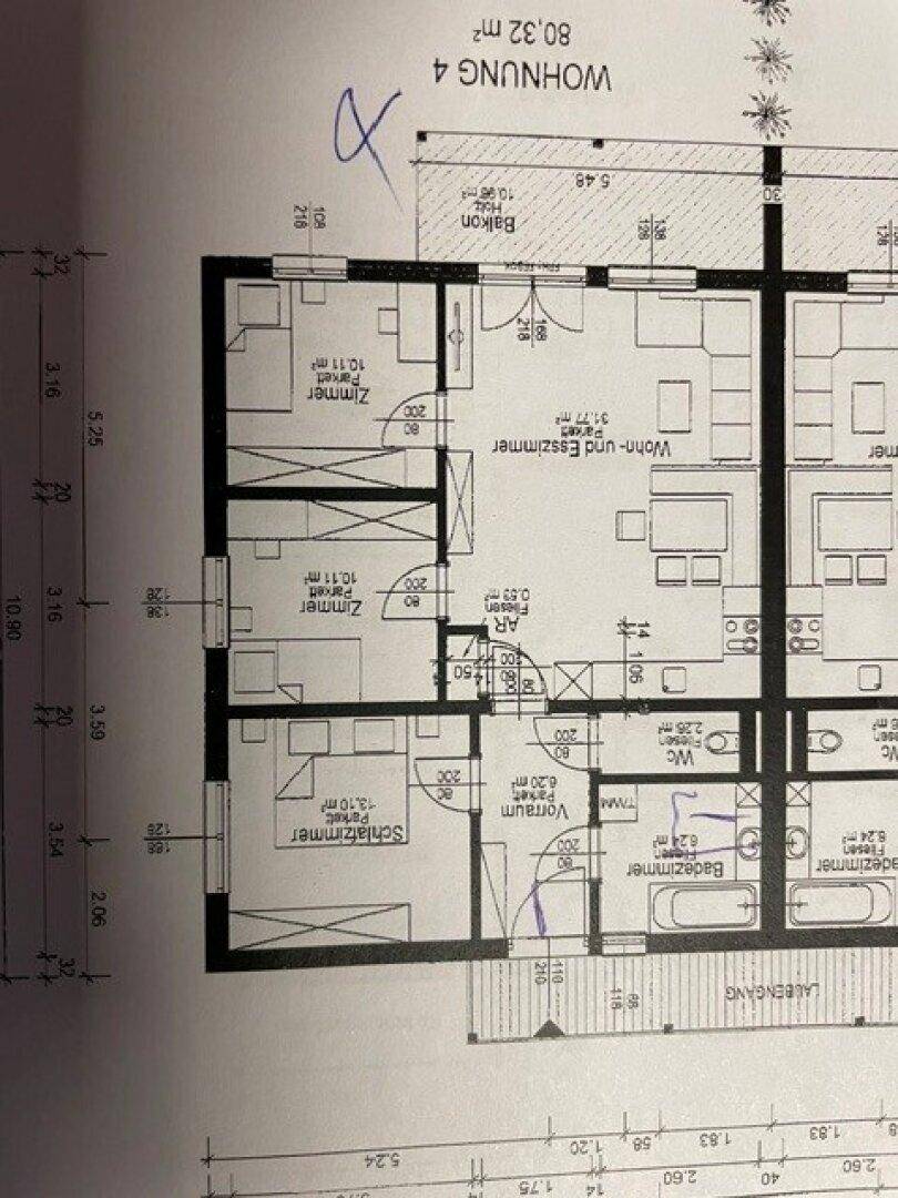 Detaillierter Grundriss der Wohnung 4 mit einer Fläche von 80,32 m² und Balkonzugang.