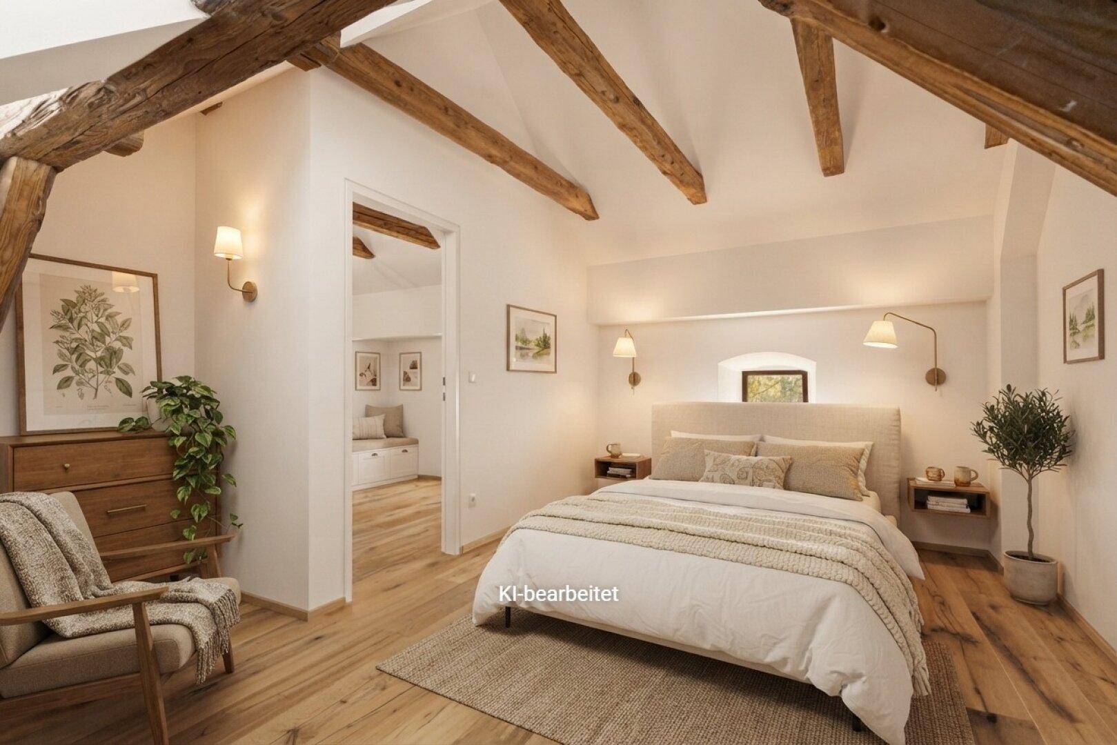 Gemütliches Schlafzimmer mit Holzbalken, Holzboden und natürlichem Lichteinfall.