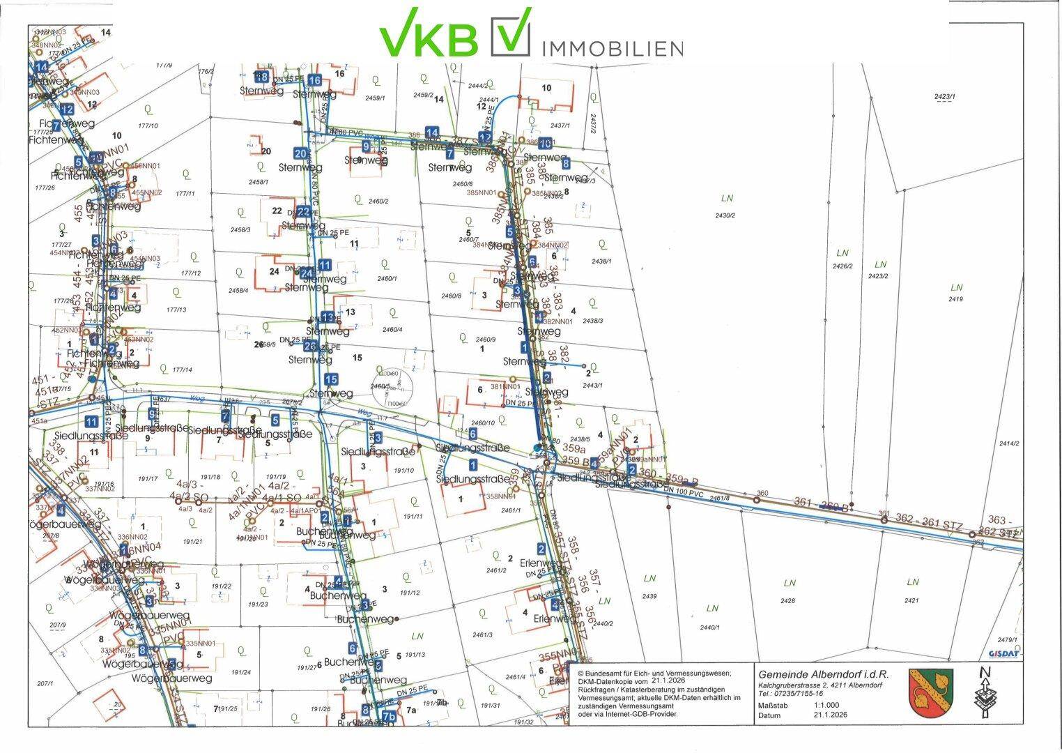 Detaillierter Katasterplan mit Grundstücksgrenzen, Straßenverläufen und eingezeichneten Versorgungsleitungen.