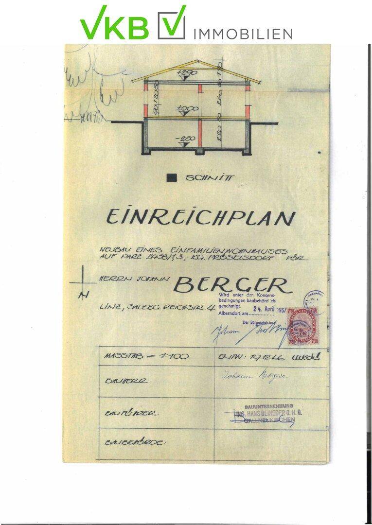 Einreichplan des Einfamilienwohnhauses mit Schnittansicht und Bauherreninformationen.