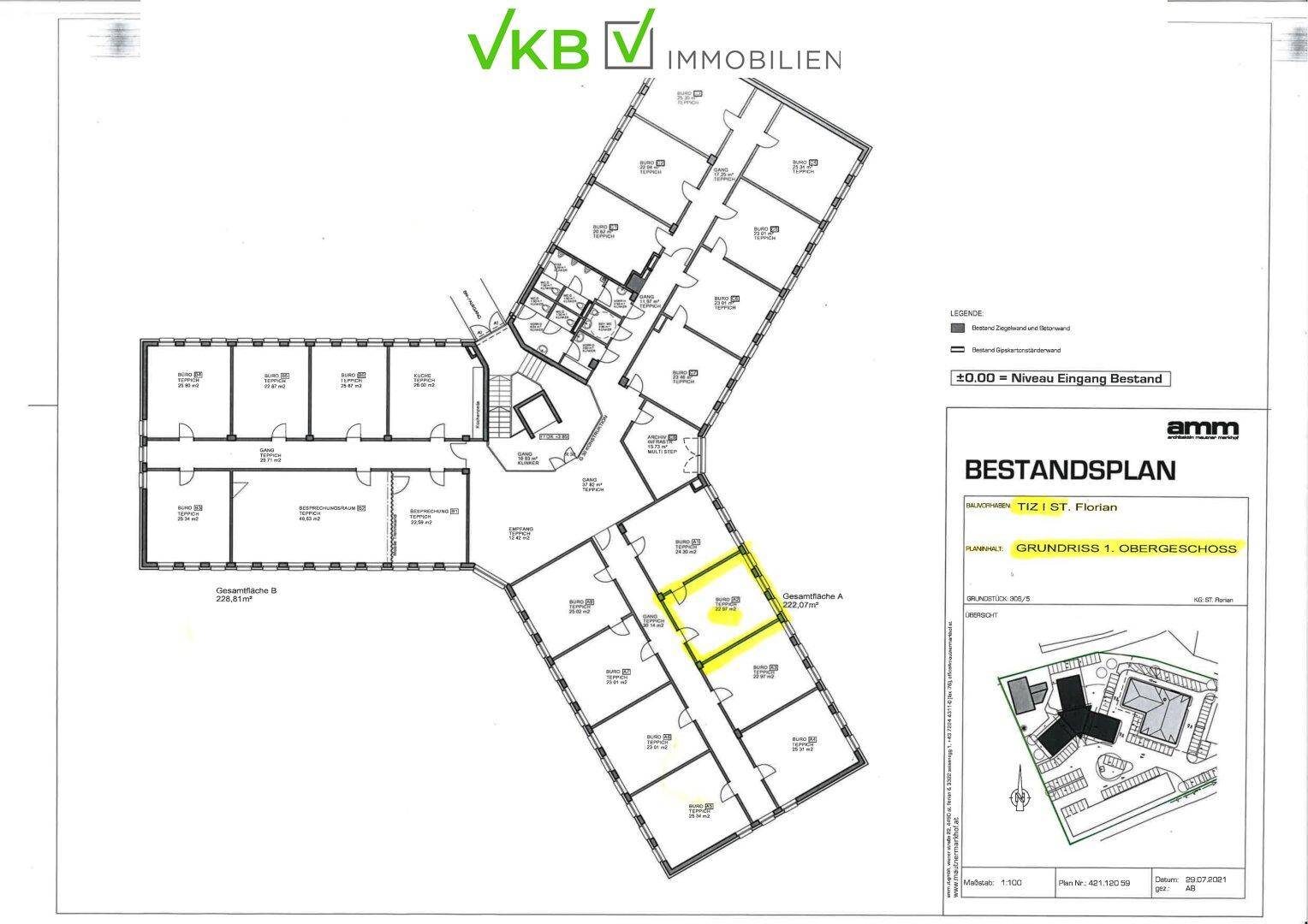 Grundriss des ersten Obergeschosses mit mehreren Büroeinheiten und zentralem Treppenhaus.