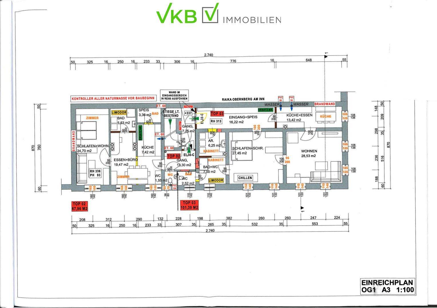 Grundrissplan des ersten Obergeschosses mit mehreren Wohneinheiten und Bädern, detaillierte Raumaufteilung.
