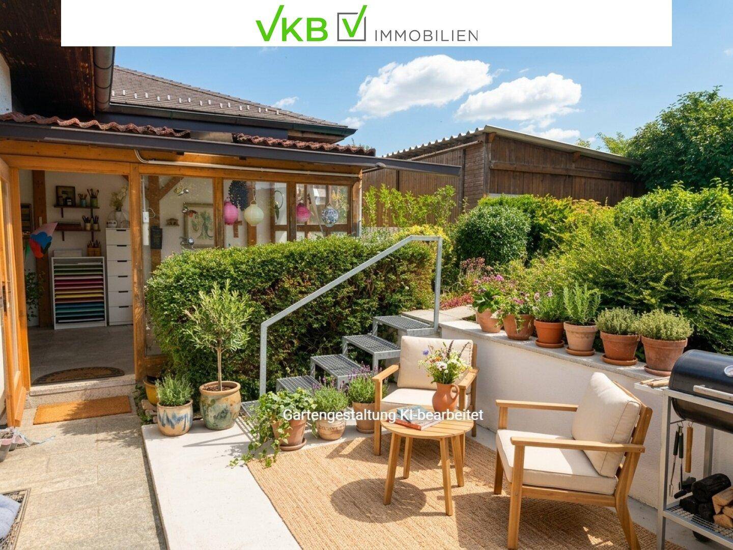 Gemütliche Terrasse mit Sitzgelegenheiten und Grillbereich, angrenzend an einen hellen Wintergarten.