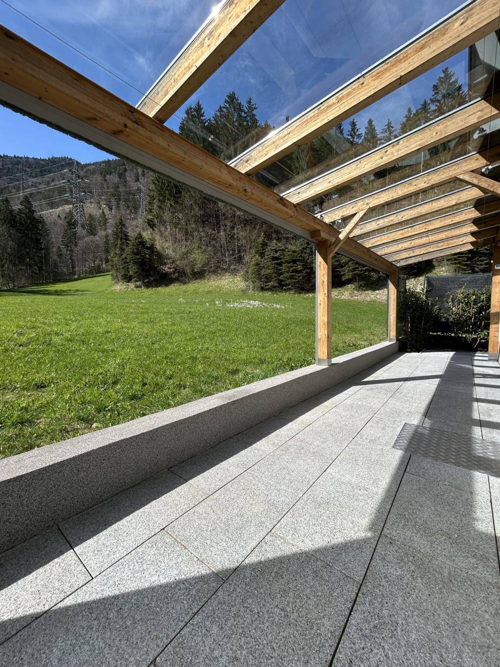 Terrasse Nord-West-Seite überdacht