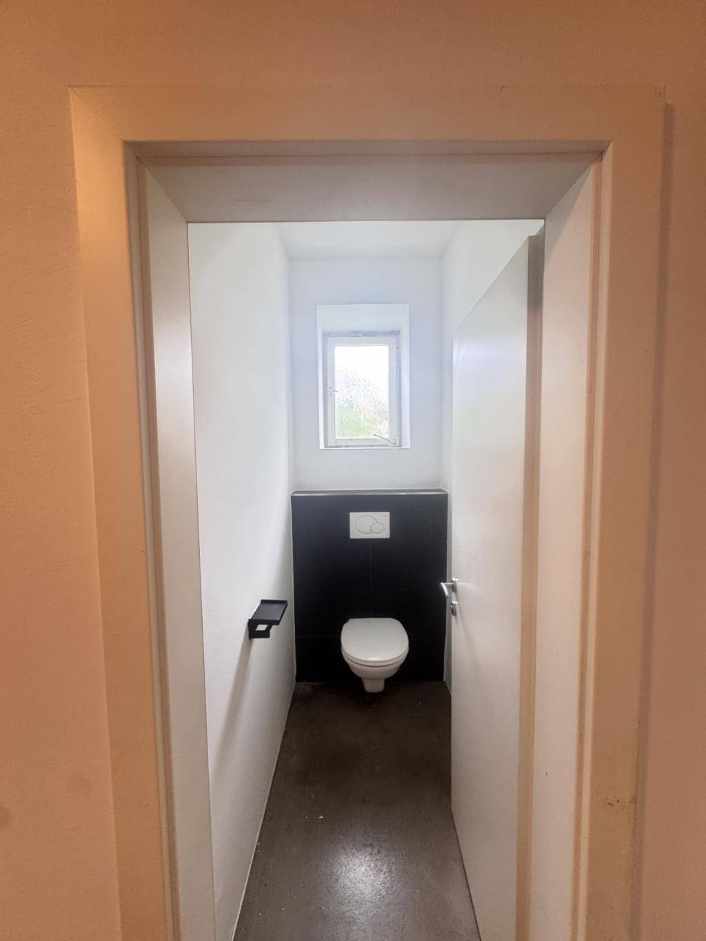 separates WC