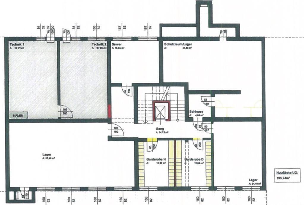 Grundriss des Untergeschosses mit Technikräumen, Lagern und Garderobenbereichen.