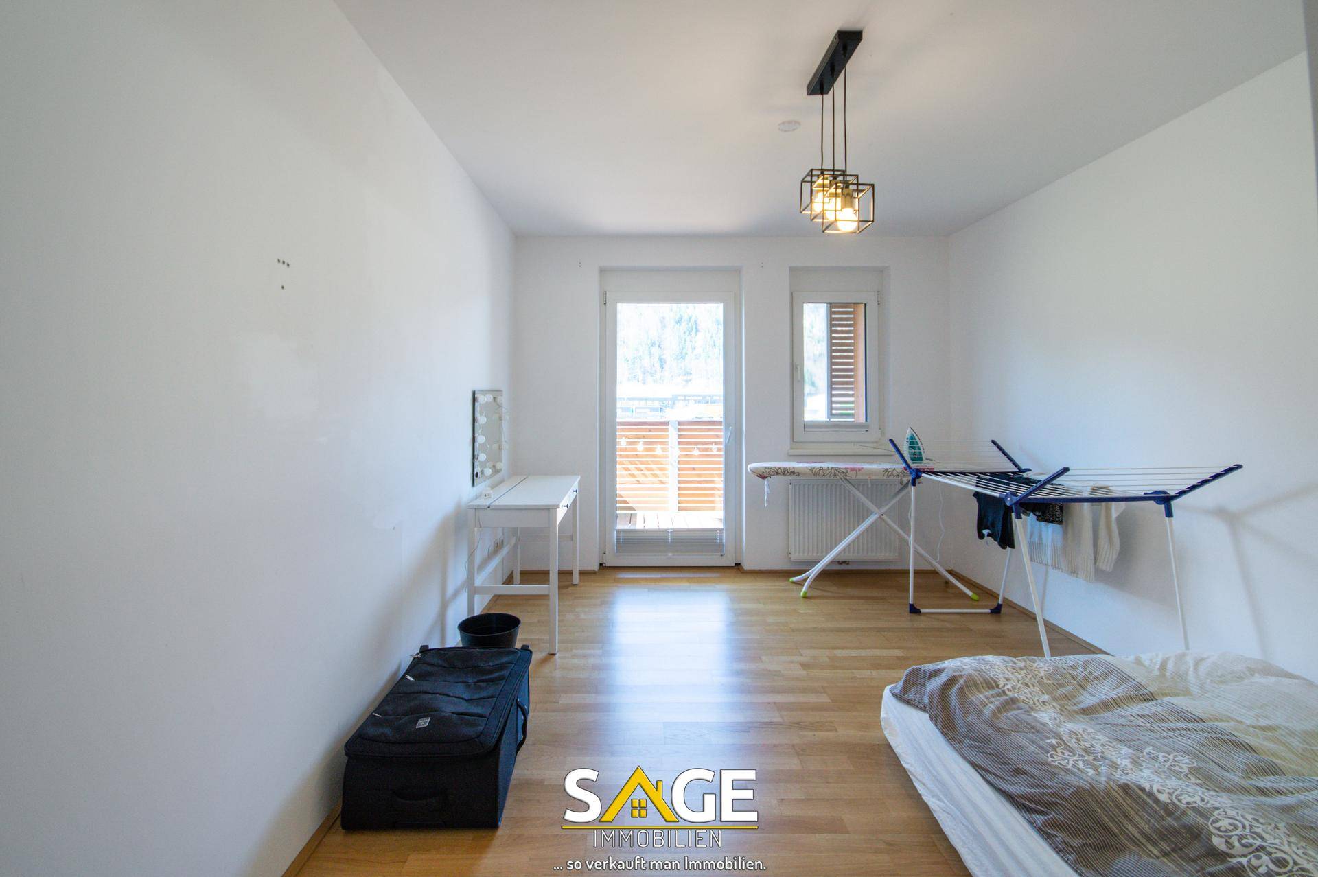 Zimmer mit Balkon