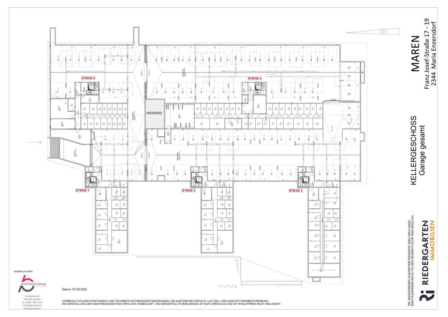 Grundriss des Kellergeschosses mit Tiefgarage und Abstellräumen für ein Mehrfamilienhaus.