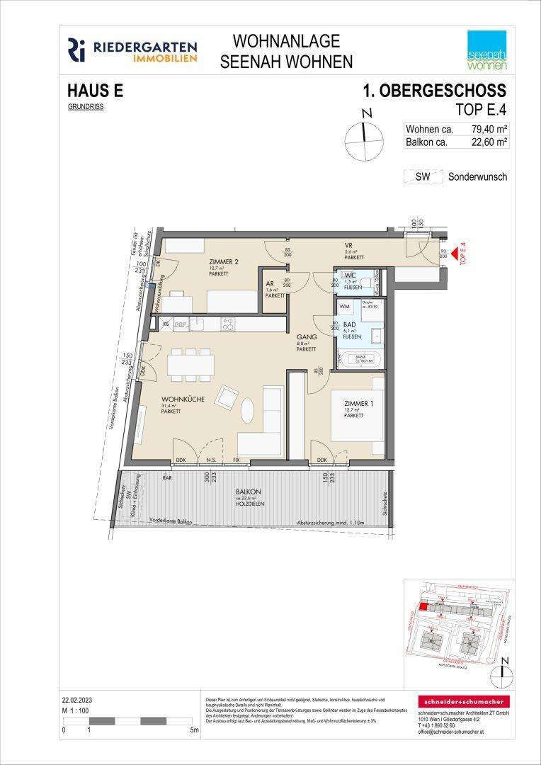 Detaillierter Grundriss einer Wohnung im Obergeschoss mit Balkon und drei Zimmern.
