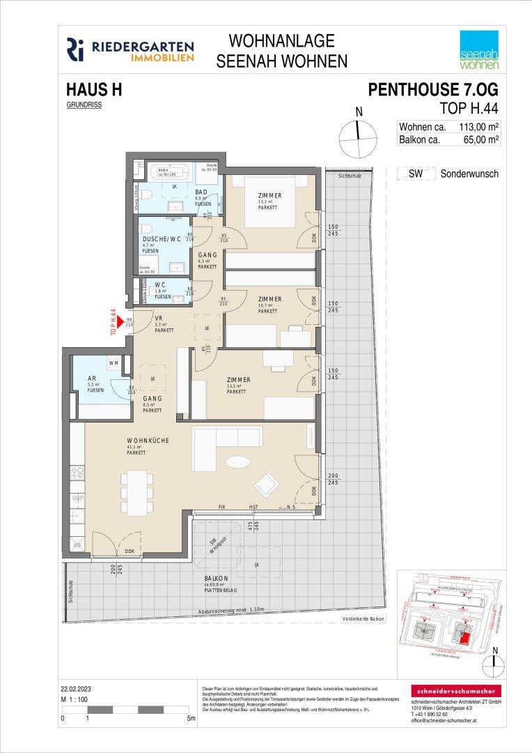 Grundriss eines Penthouses im 7. Obergeschoss mit Wohnküche, drei Zimmern und großem Balkon.