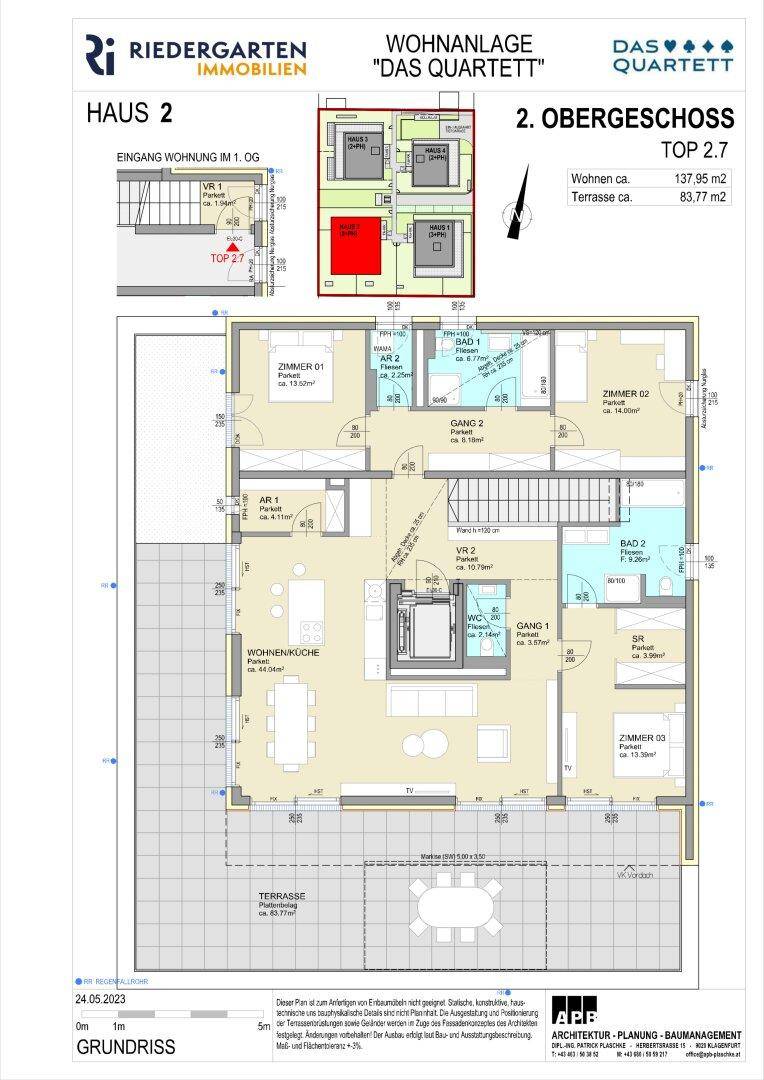 Grundriss einer Wohnung im Obergeschoss mit offenem Wohn-Essbereich, zwei Bädern und großer Terrasse.