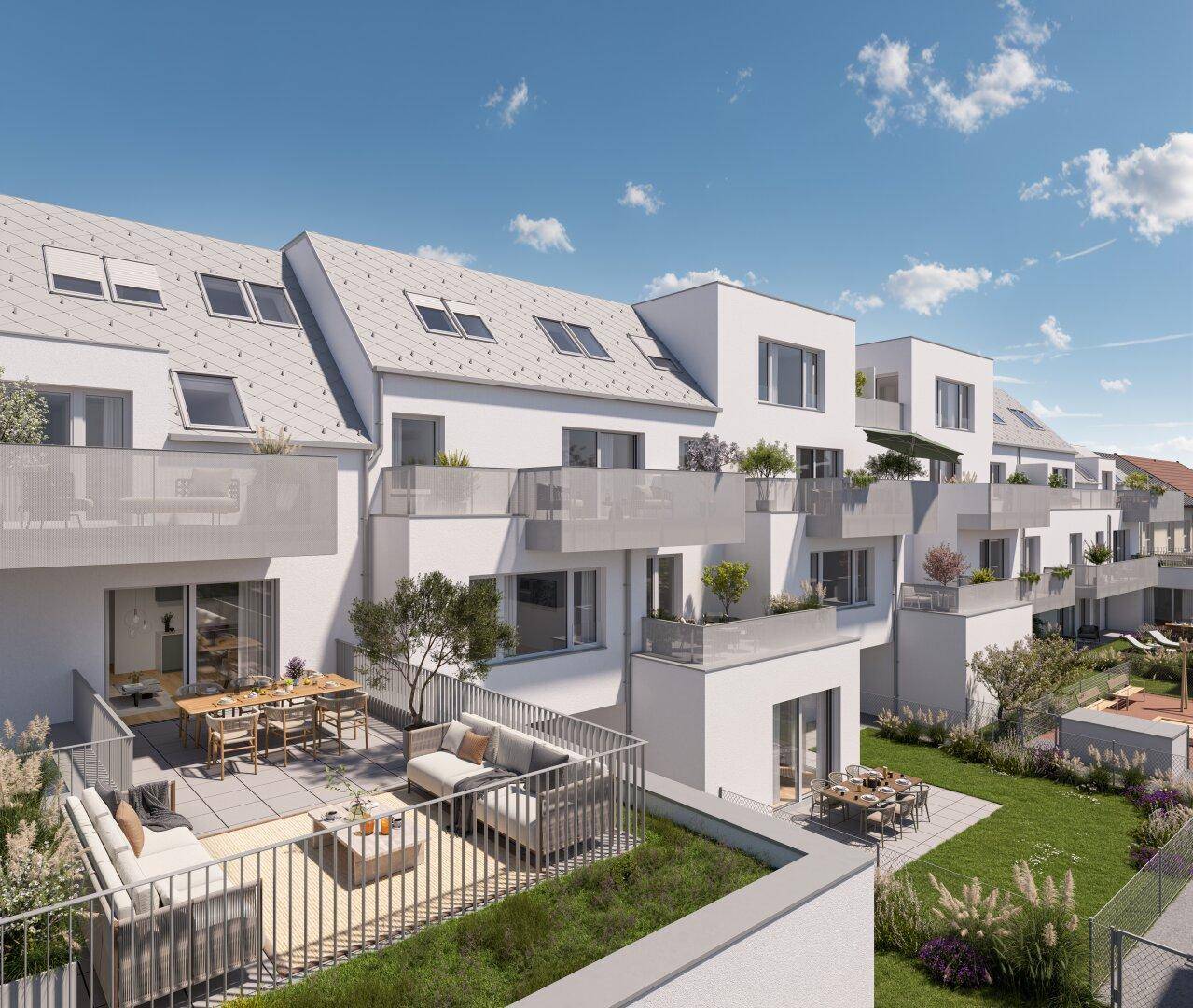 Moderne Wohnanlage mit großzügigen Terrassen, Balkonen und gepflegten Grünflächen.