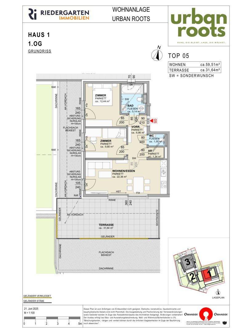 Grundriss für Top 05 in Haus 1, zeigt einen offenen Wohnbereich, zwei Bäder und eine Terrasse.