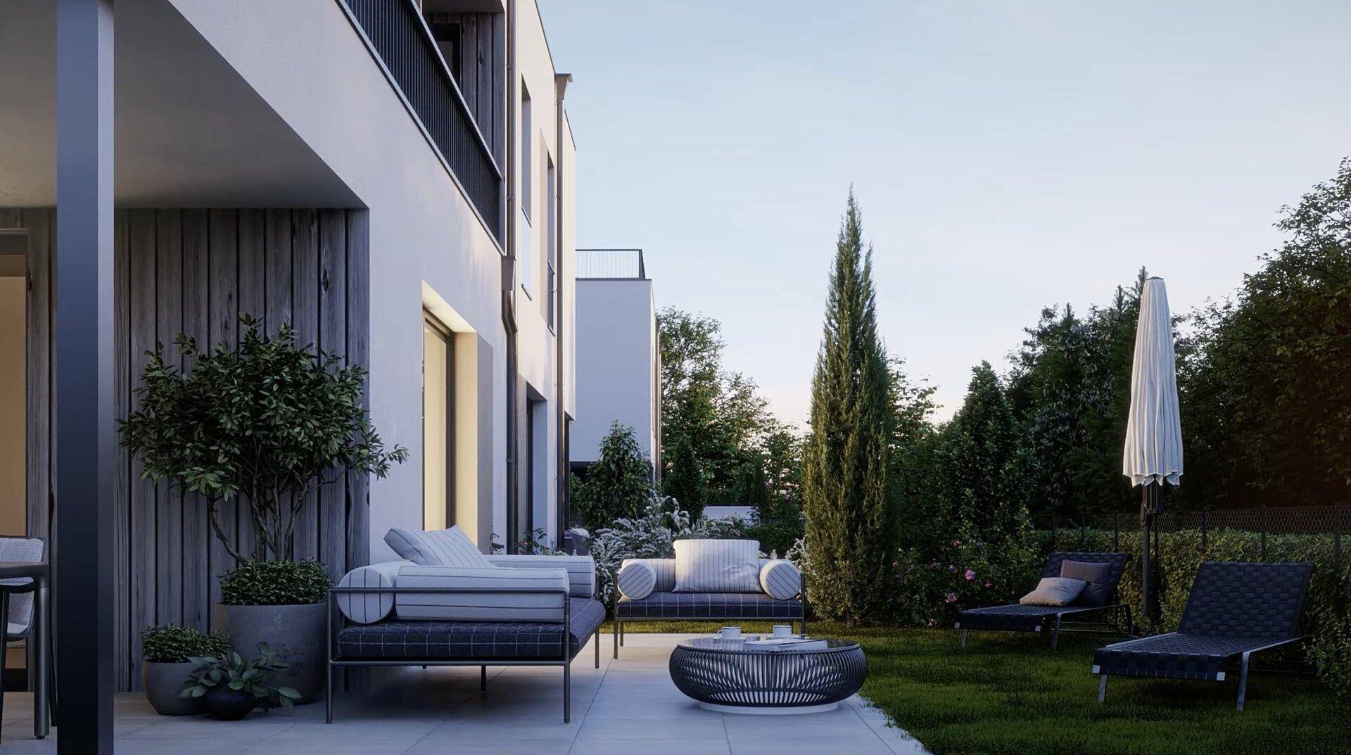Gepflegter Gartenbereich mit Terrasse, modernen Lounge-Möbeln und Liegestühlen umgeben von Grün.