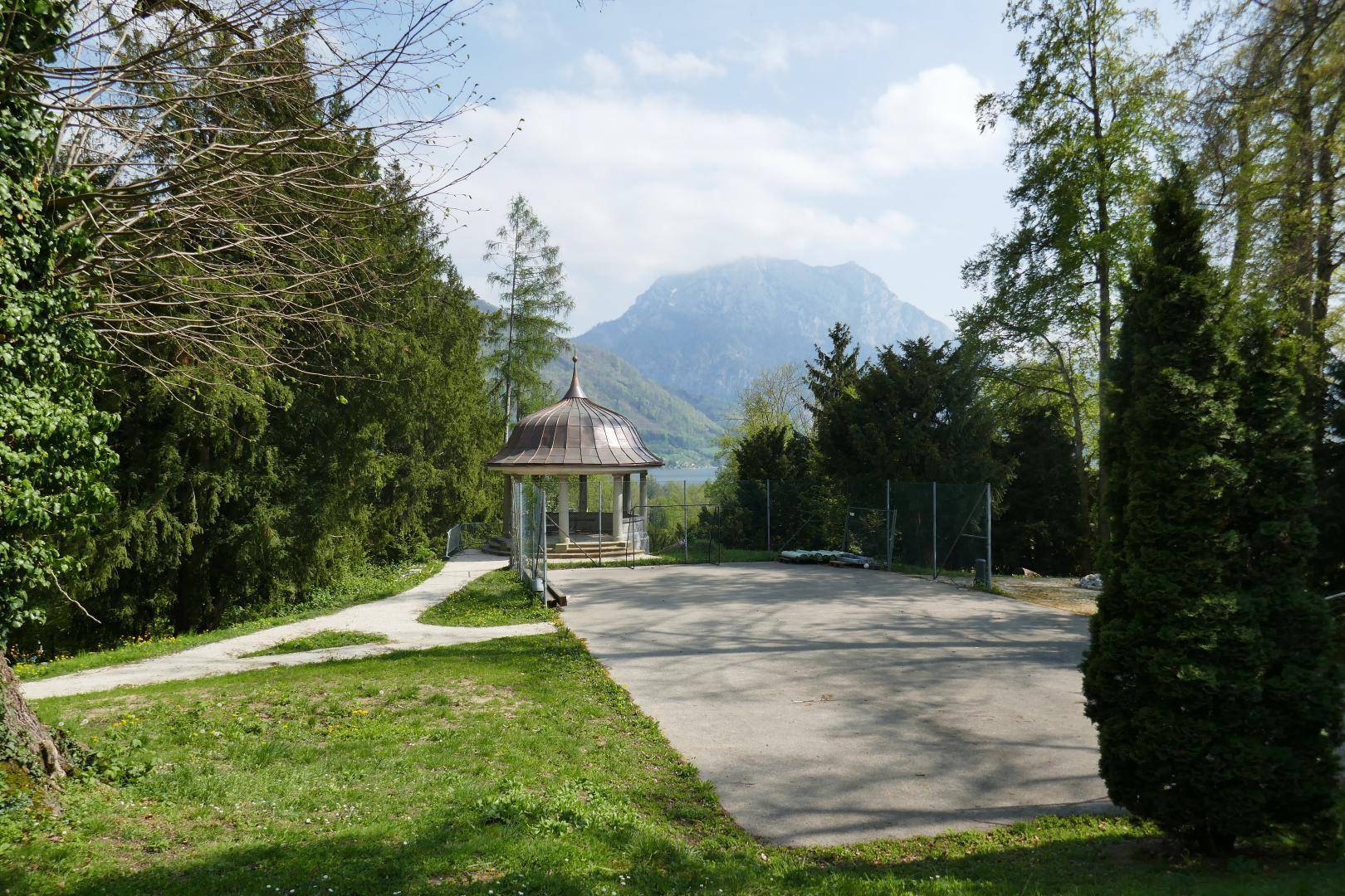 Ausblick Park mit Sportplatz