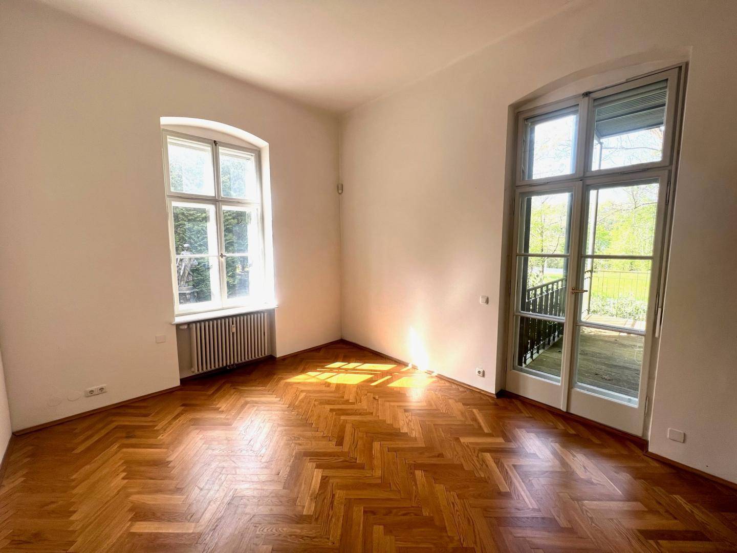 Schlafzimmer mit Ausgang Balkon