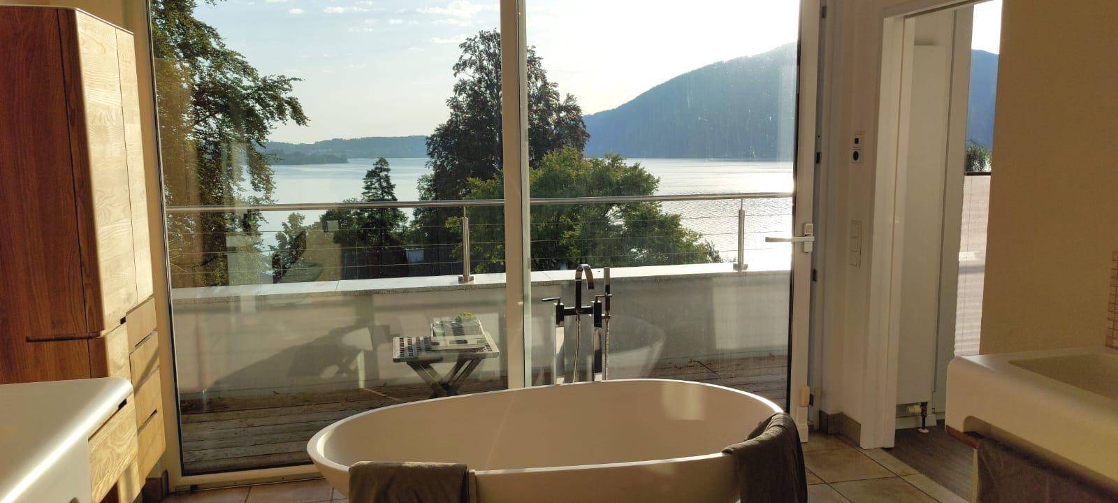 Ausblick freistehende Badewanne OG