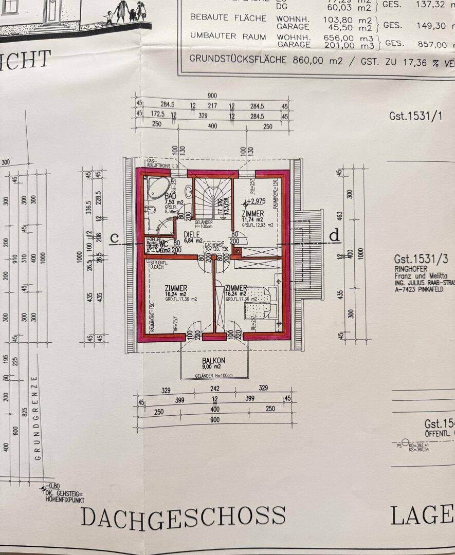 Grundriss des Dachgeschosses mit zwei Zimmern und Balkon.