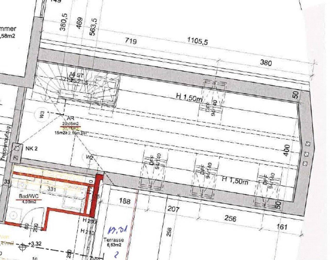 Detailansicht eines Grundrisses mit Zimmern und Terrasse.