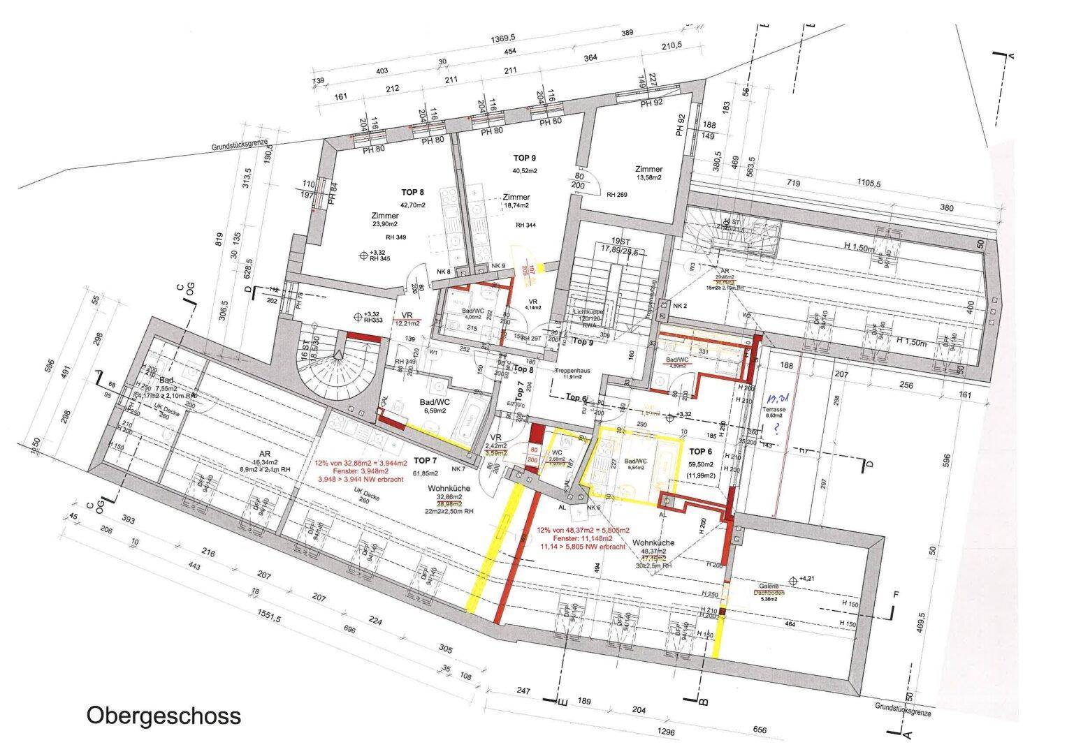 Gesamtgrundriss des Obergeschosses mit mehreren Wohneinheiten und Balkonen.