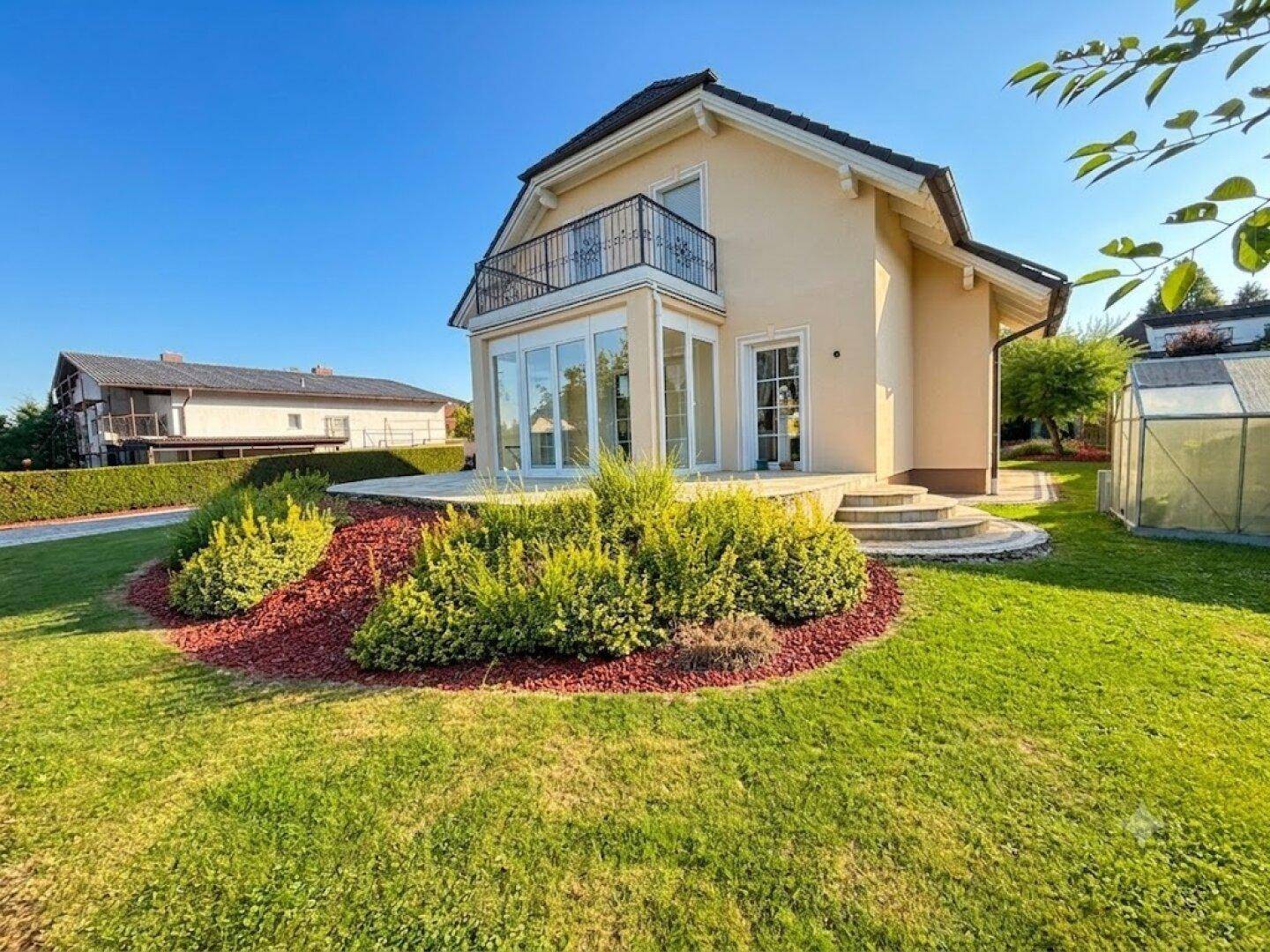 Erstklassiges-Charmantes-Einfamilienhaus in Pinkafeld mit Garten, Garage &amp; moderner Ausstattung! - Widok 3