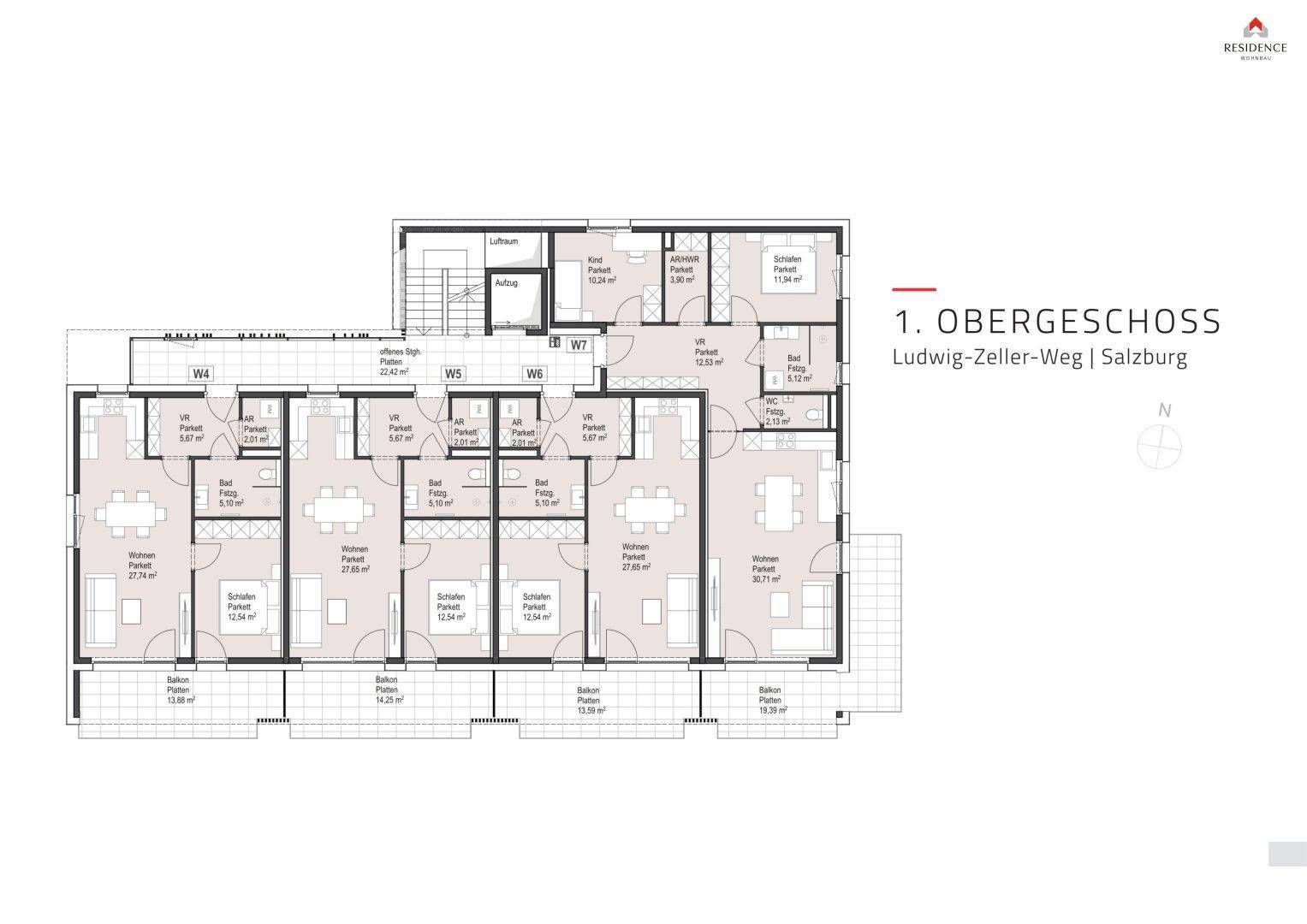 Übersichts-Grundriss des ersten Obergeschosses mit mehreren Wohneinheiten und Balkonen.