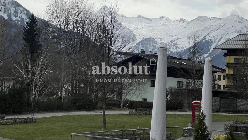 Malerischer Blick auf die schneebedeckten Berge und die umliegende Landschaft.