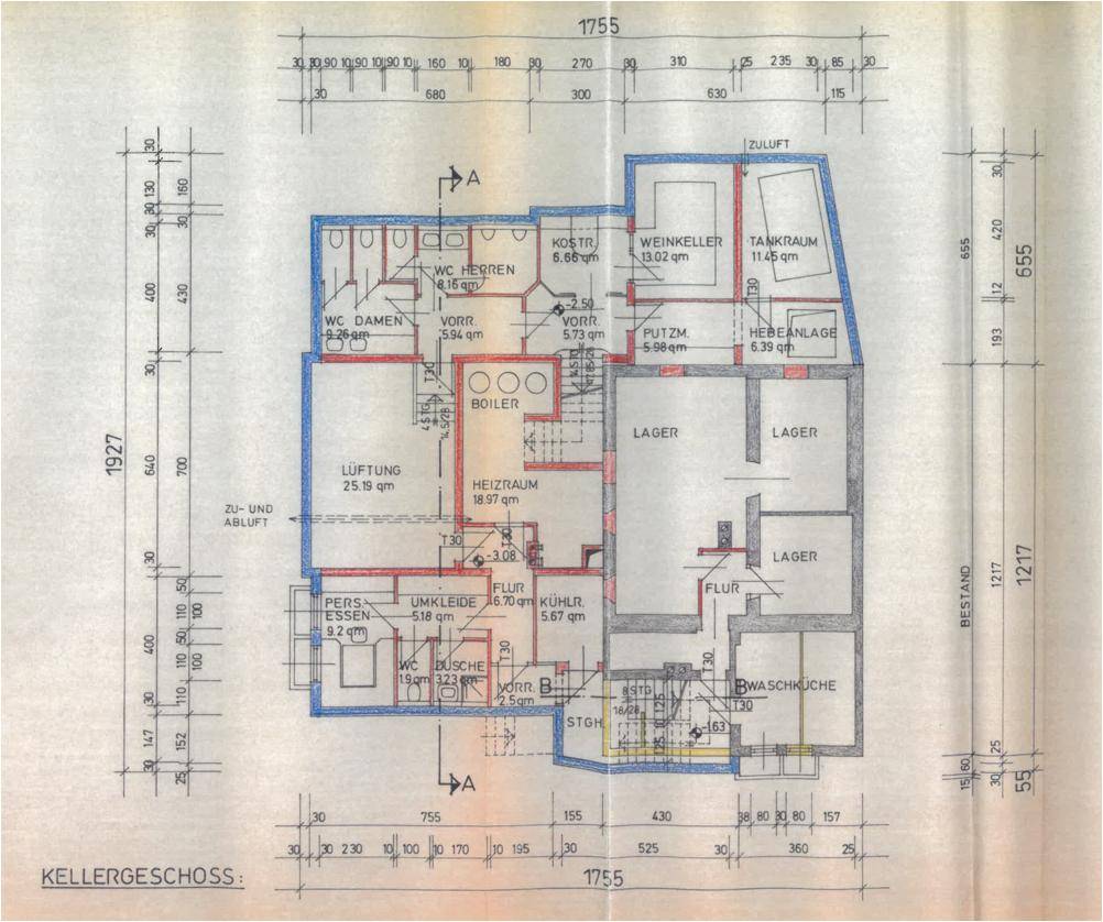 Grundriss des Kellergeschosses mit Weinkeller, Lagerräumen, Waschküche und einem Personenhebesystem.