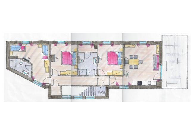 Handgezeichneter Grundriss für Wohnung Top 5 mit zwei Schlafzimmern und Balkon.